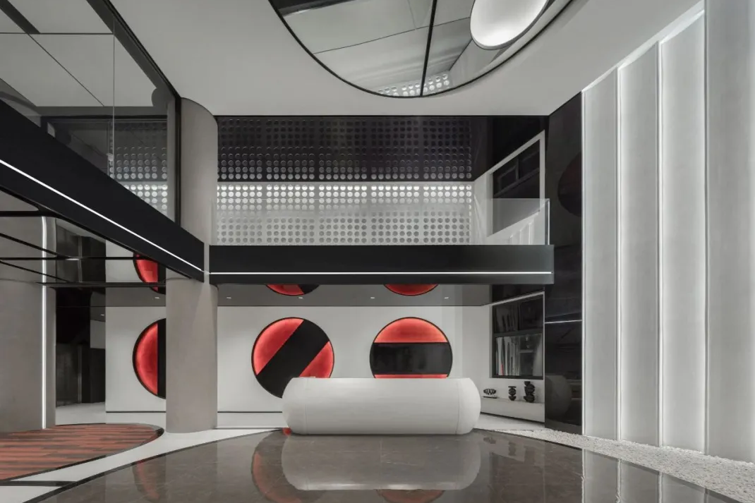 辦公室紅色和灰色搭配設計，盡顯高端