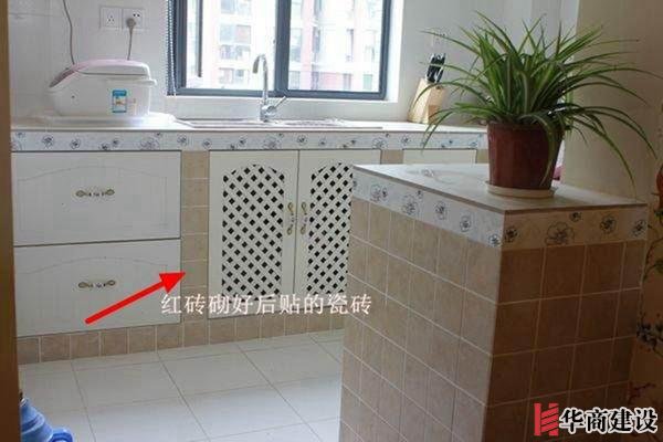 來看看别有特色的磚夾櫥櫃