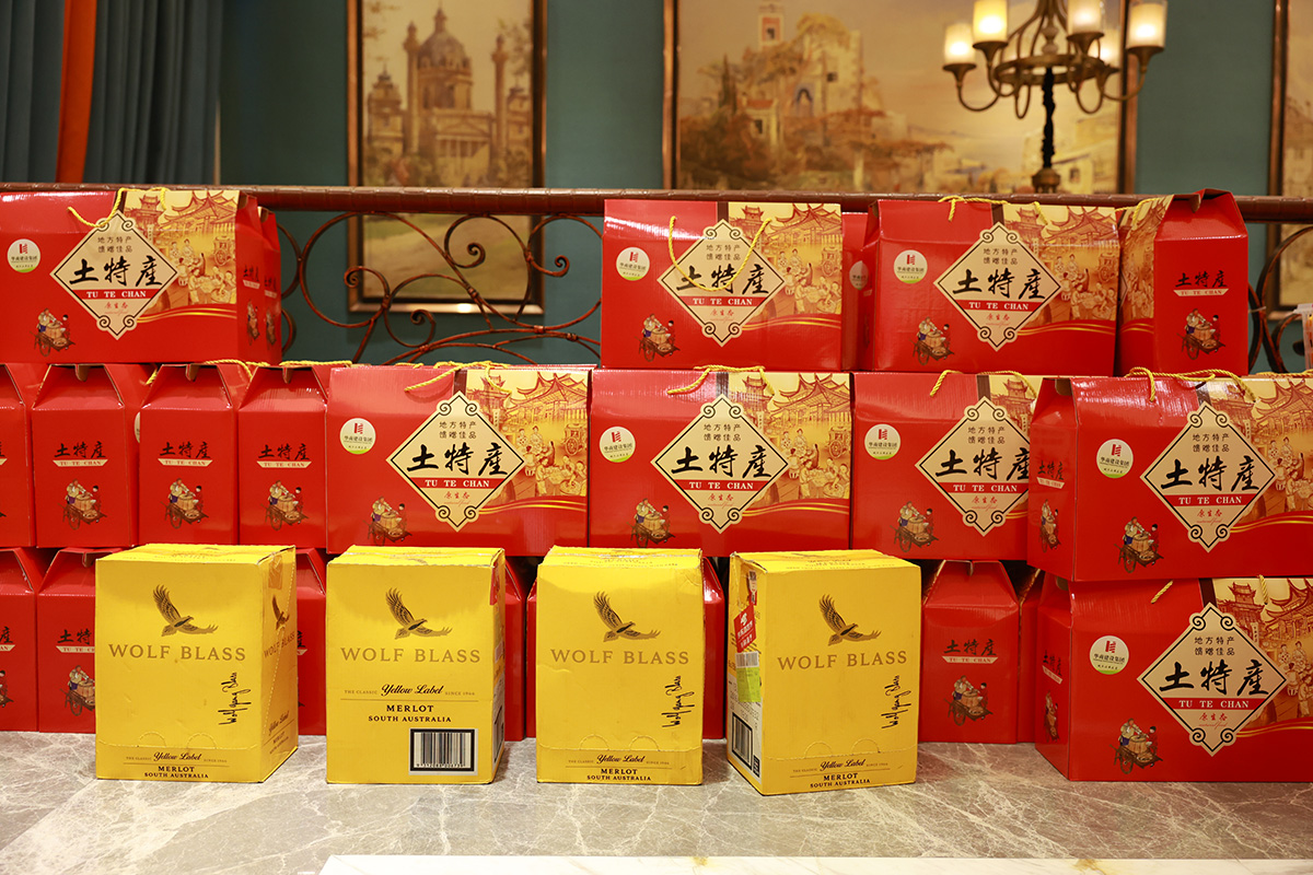 華商建設集團辭舊迎新晚會，攜手同行，再創輝煌